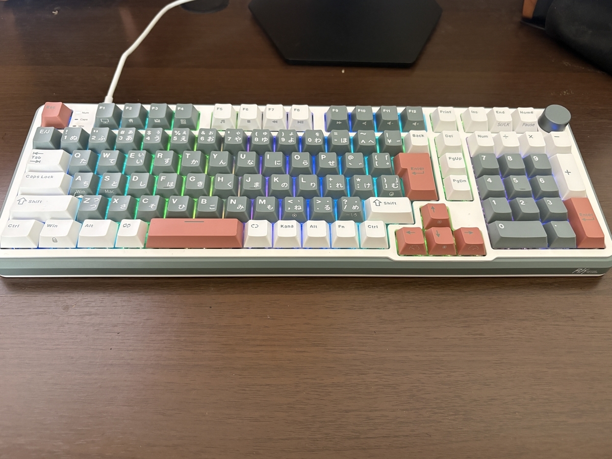 RK ROYAL KLUDGE C98 HE 斜めからの外観