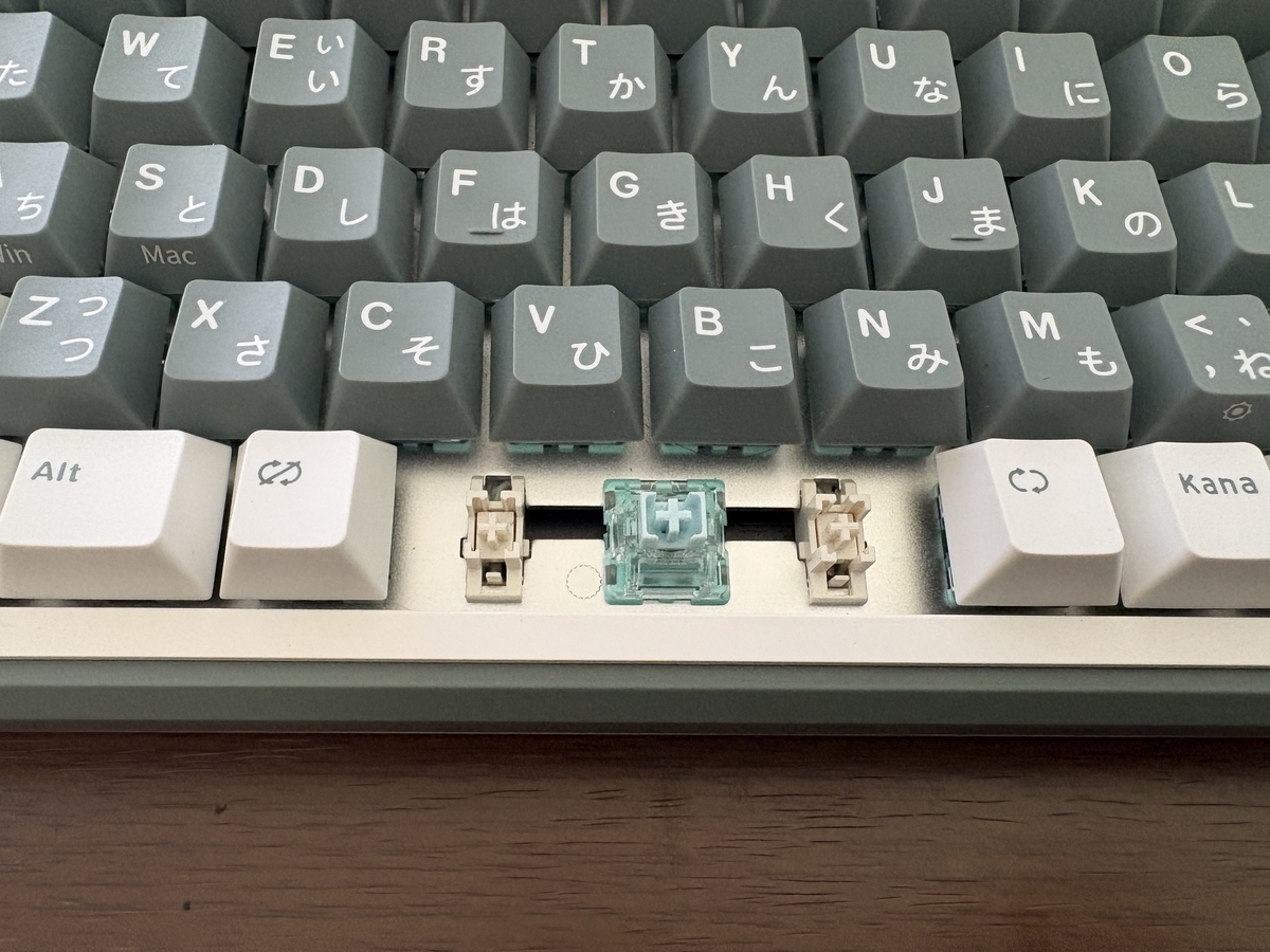 RK ROYAL KLUDGE C98 HE キーキャップとスイッチのアップ