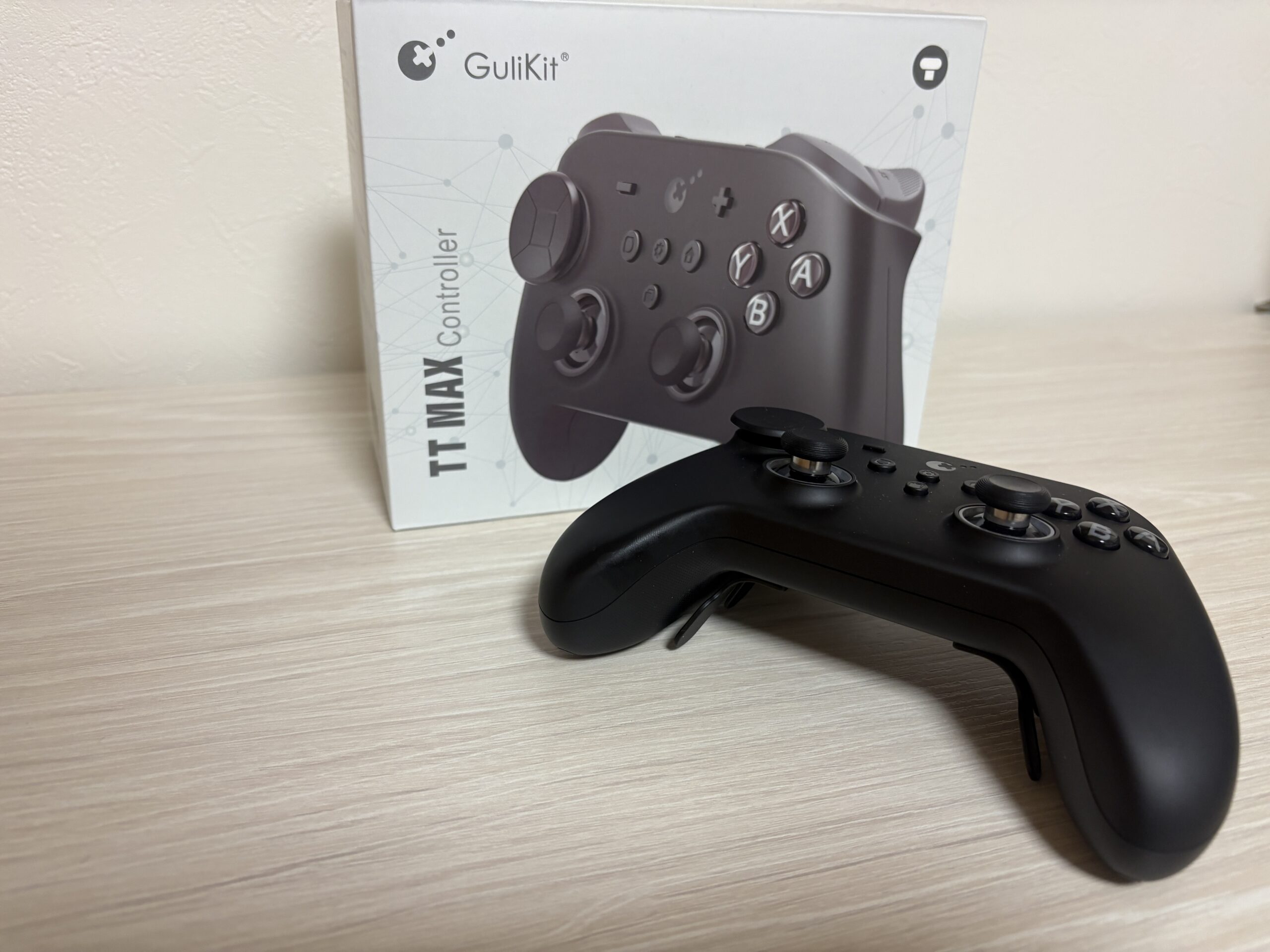 GuliKit TT MAX コントローラー本体とパッケージ