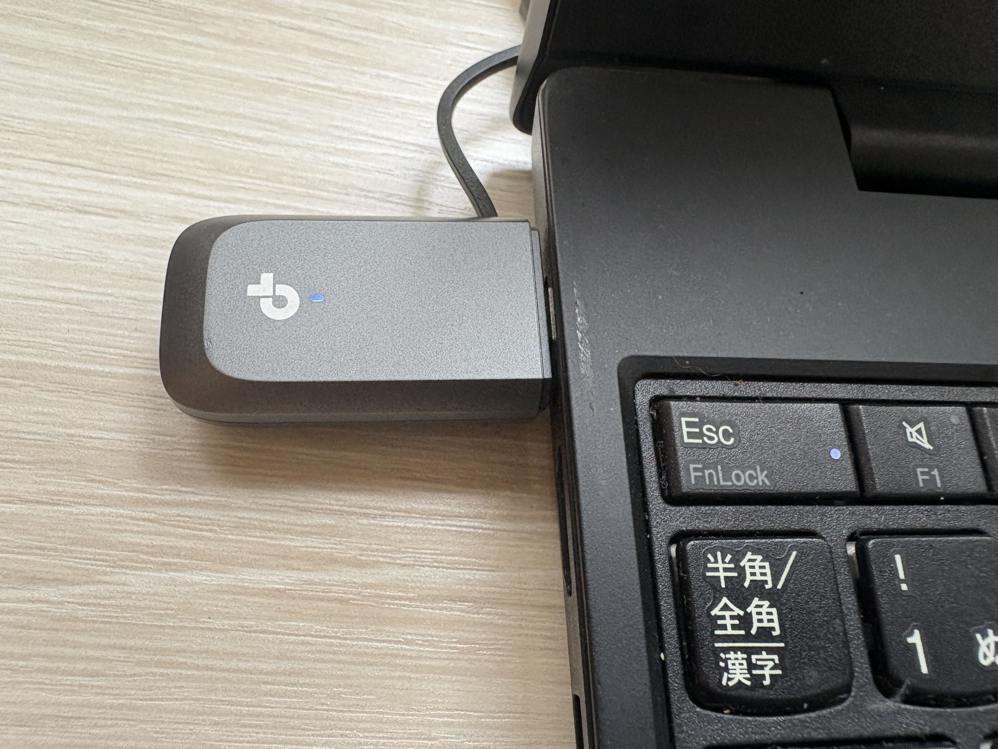 Archer TBE230UのLEDランプが点灯している様子