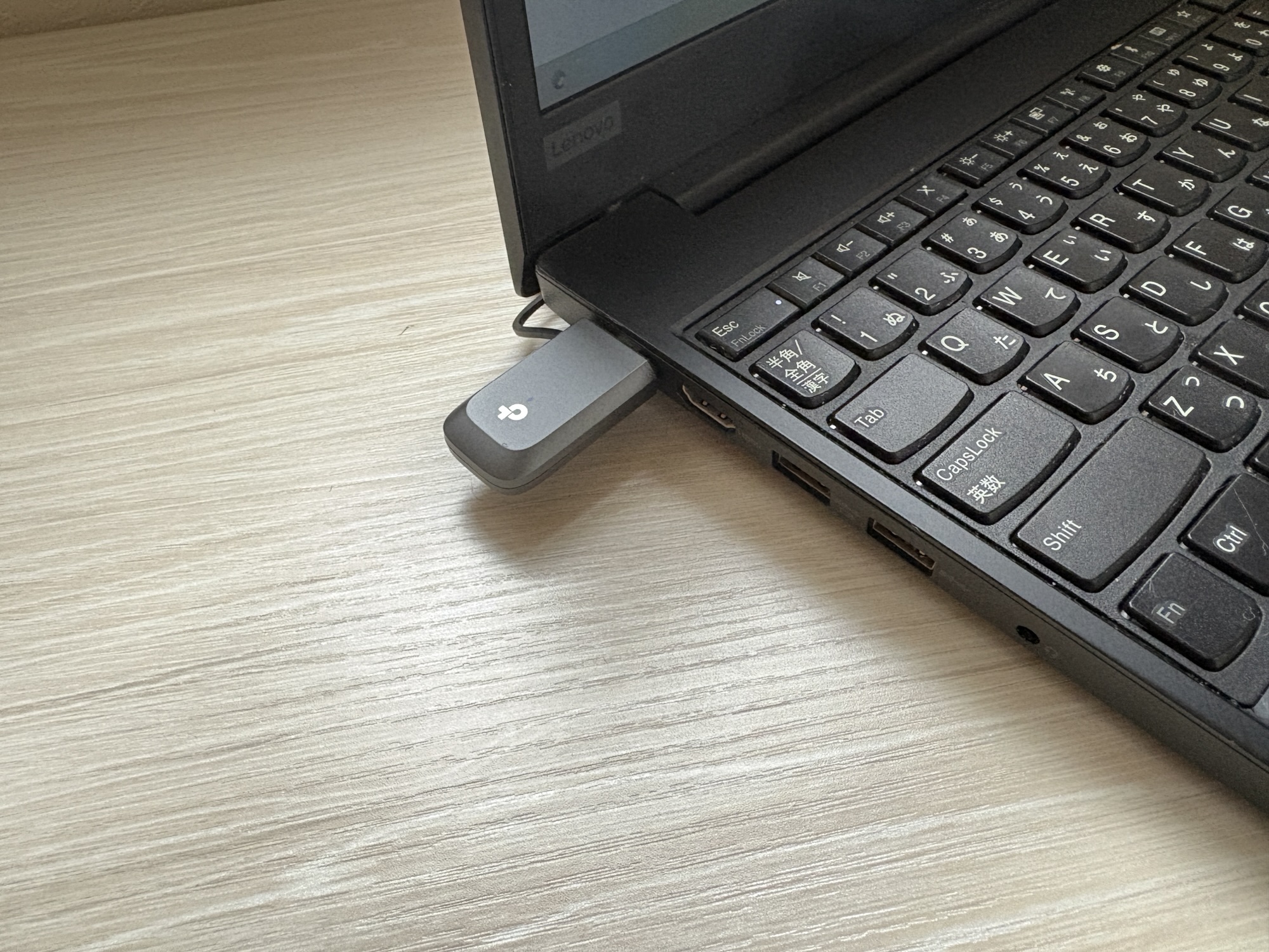 Archer TBE230UをノートPCに接続した様子