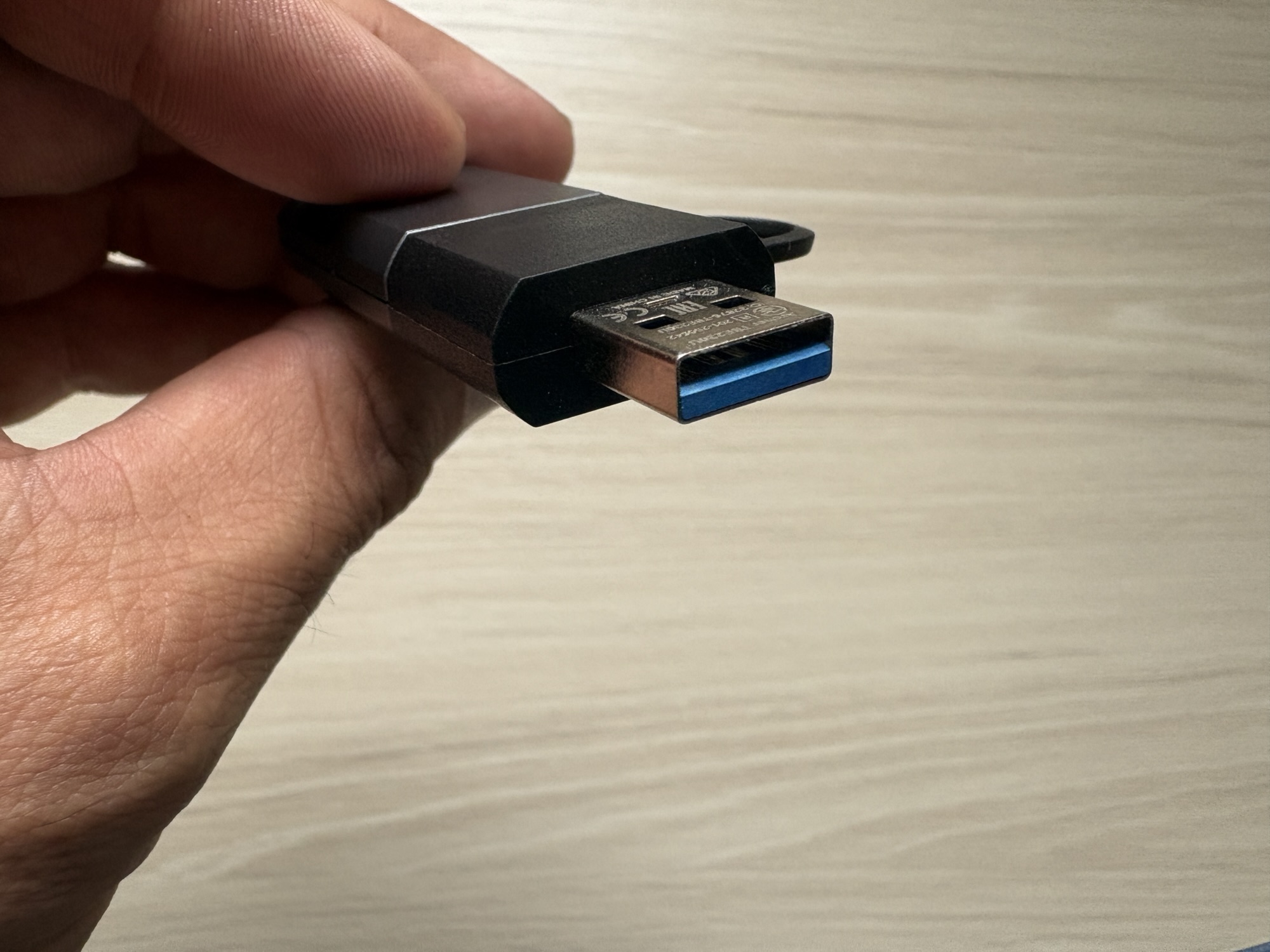 Archer TBE230UのUSB-A端子