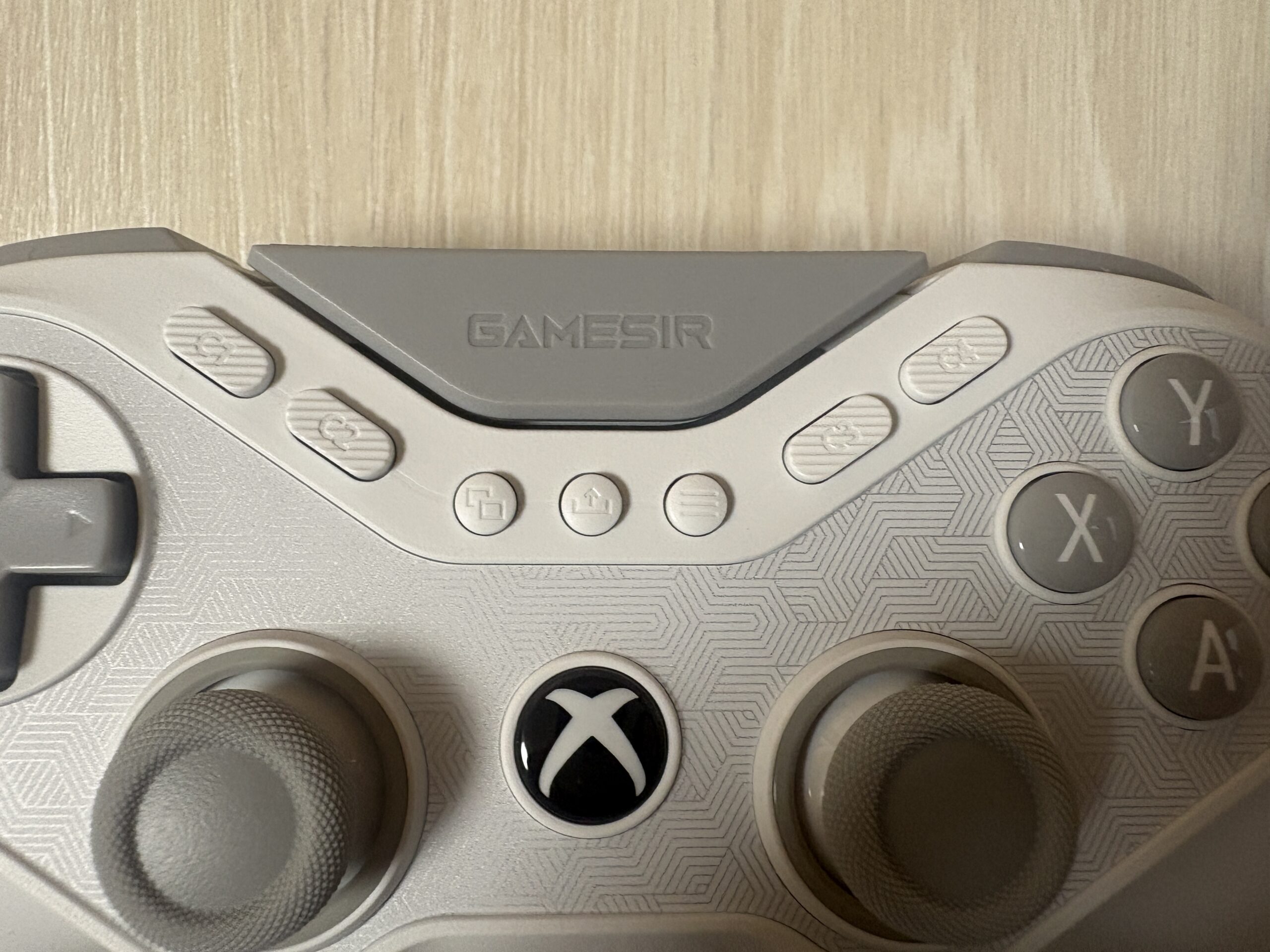 GameSir Tarantula Pro for Xboxの中央ボタンと追加ボタン