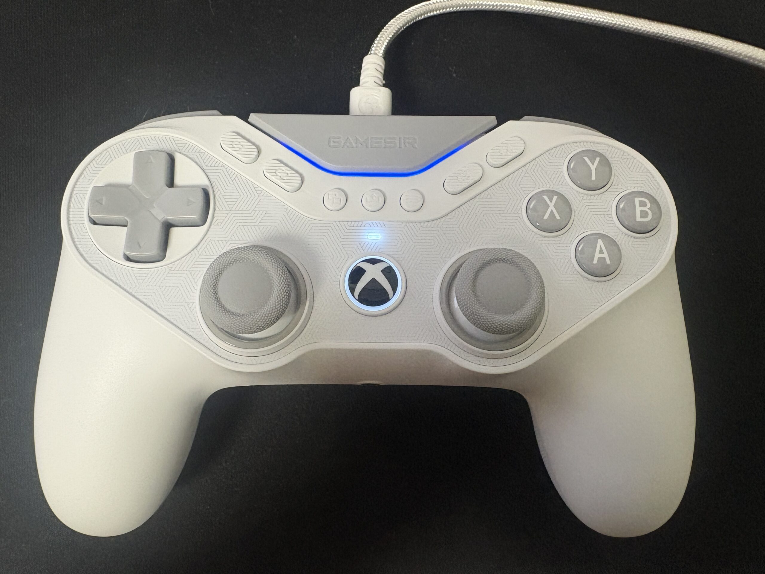USB接続時にRGBライトが点灯したGameSir Tarantula Pro for Xbox