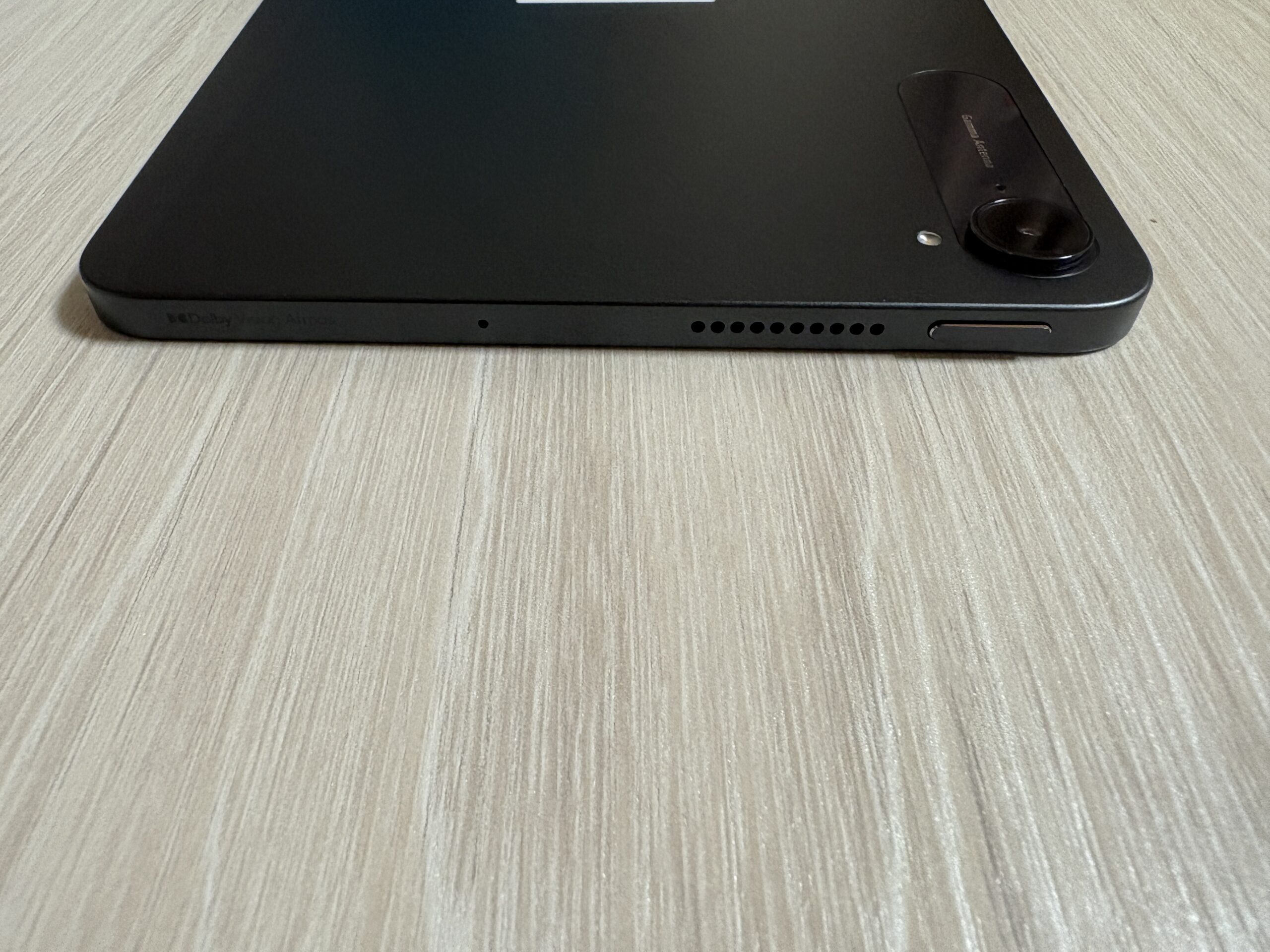 Xiaomi Pad Miniの側面と操作ボタン