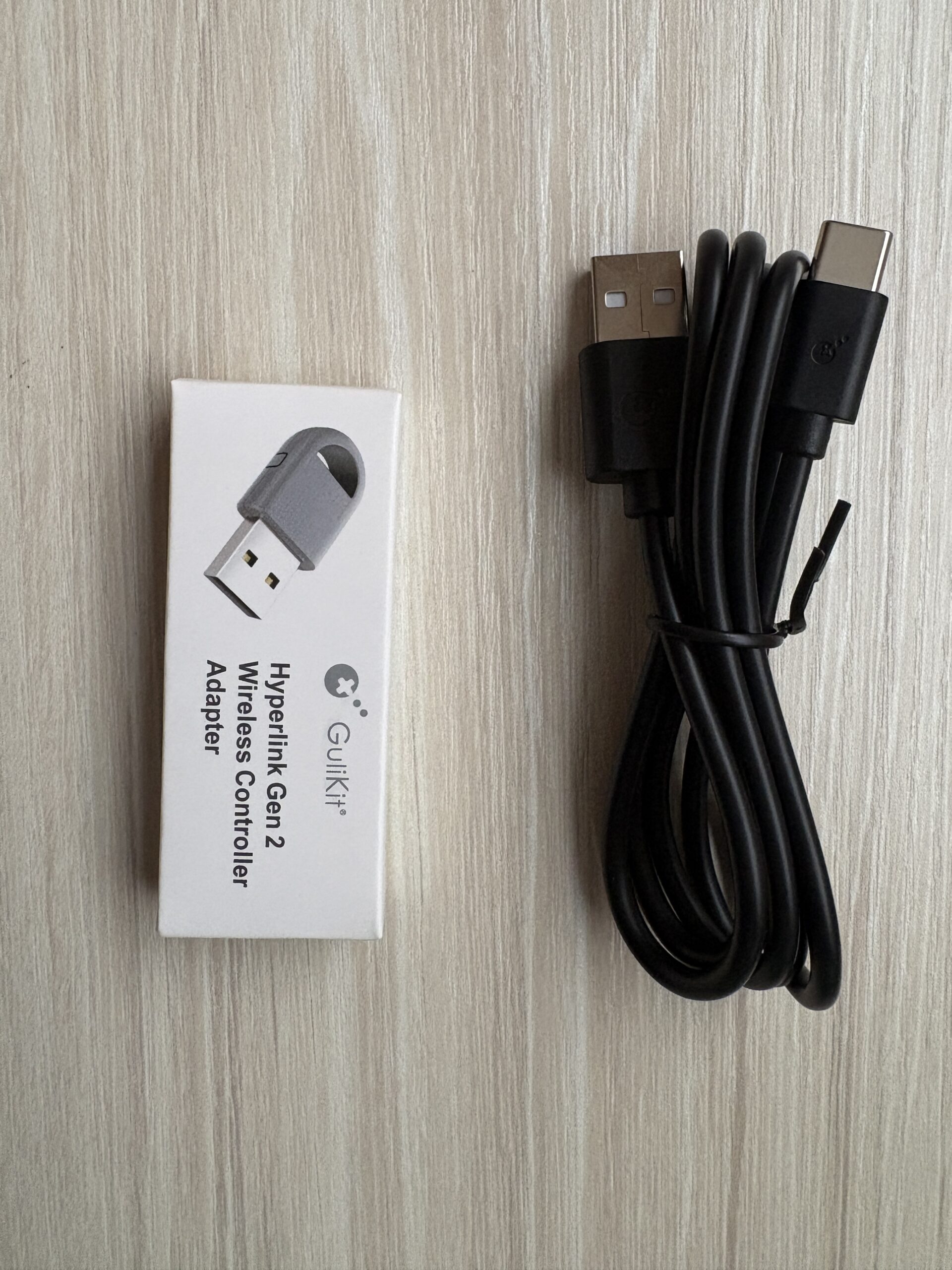 GuliKit Hyperlink 2 BluetoothアダプターとUSBケーブル