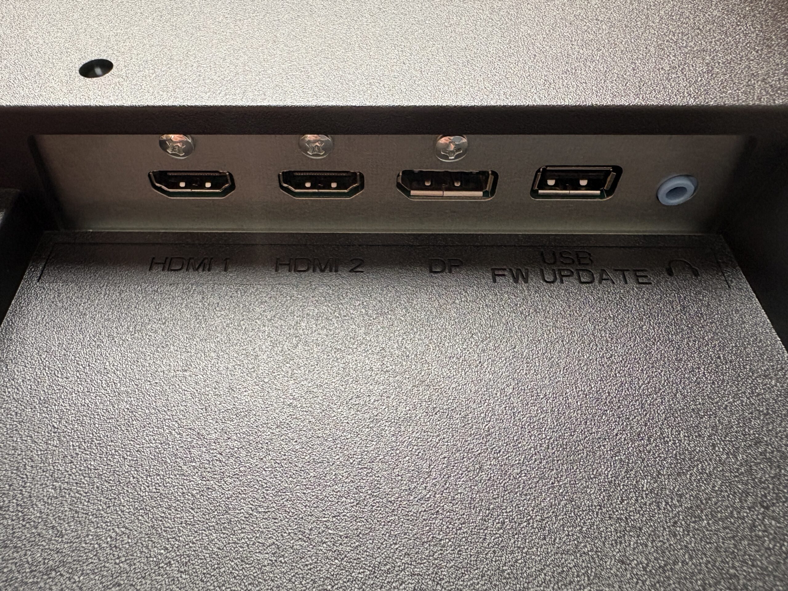 GigaCrysta KH-GD243UDBのHDMIとDisplayPort端子