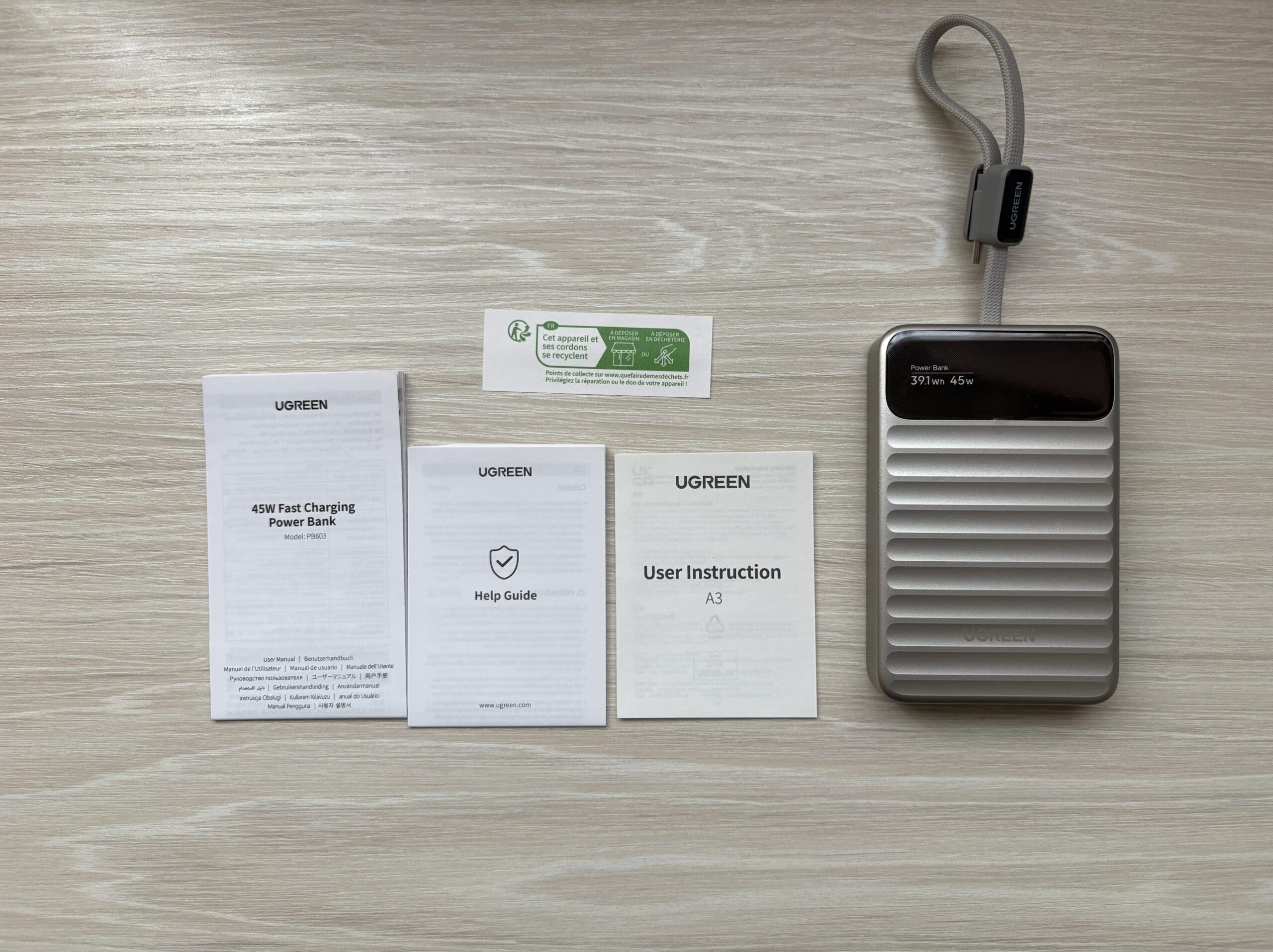UGREEN Nexode Wavy 10000mAh 45Wの本体と付属品