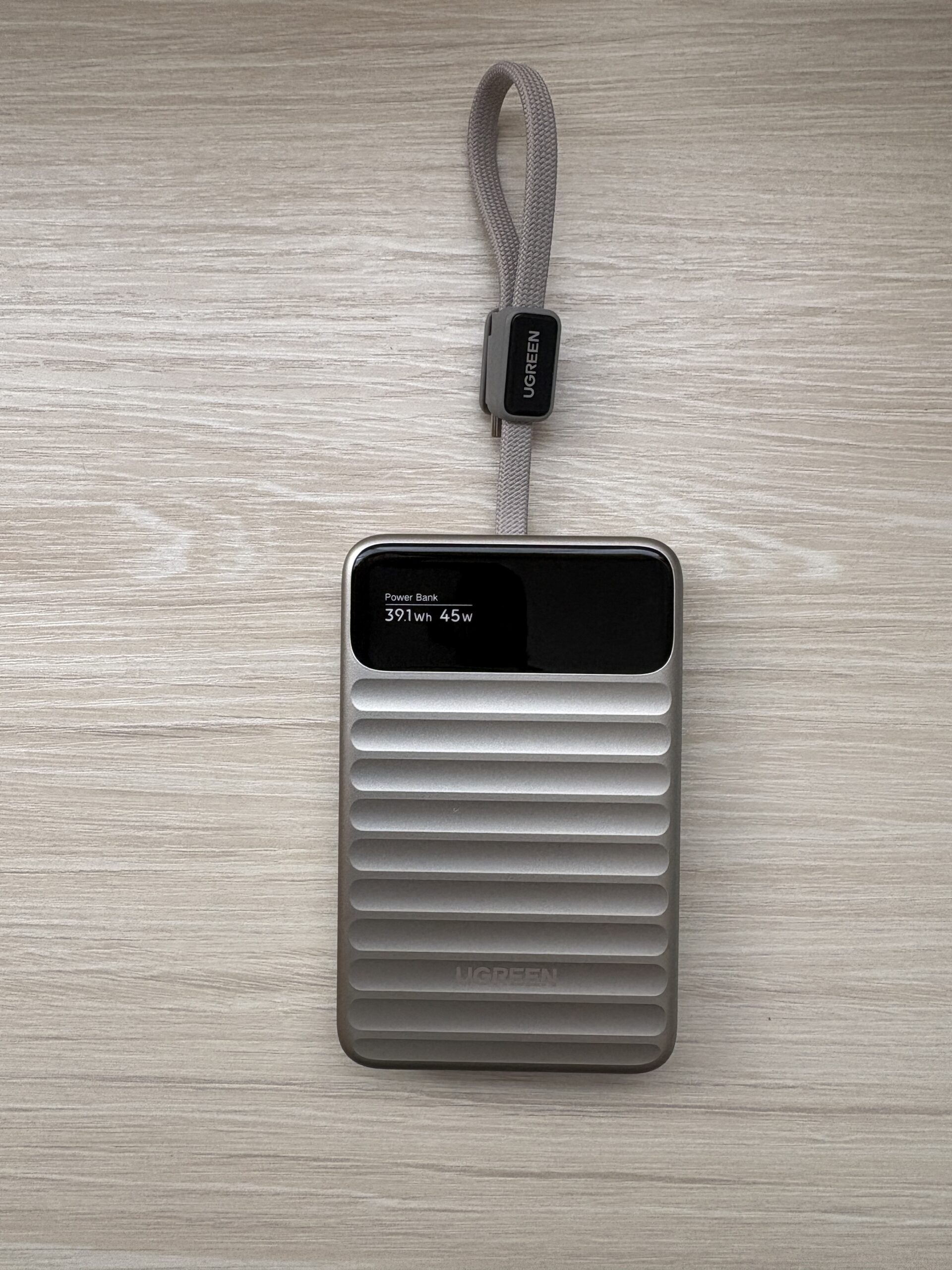 UGREEN Nexode Wavy 10000mAh 45Wの全体像