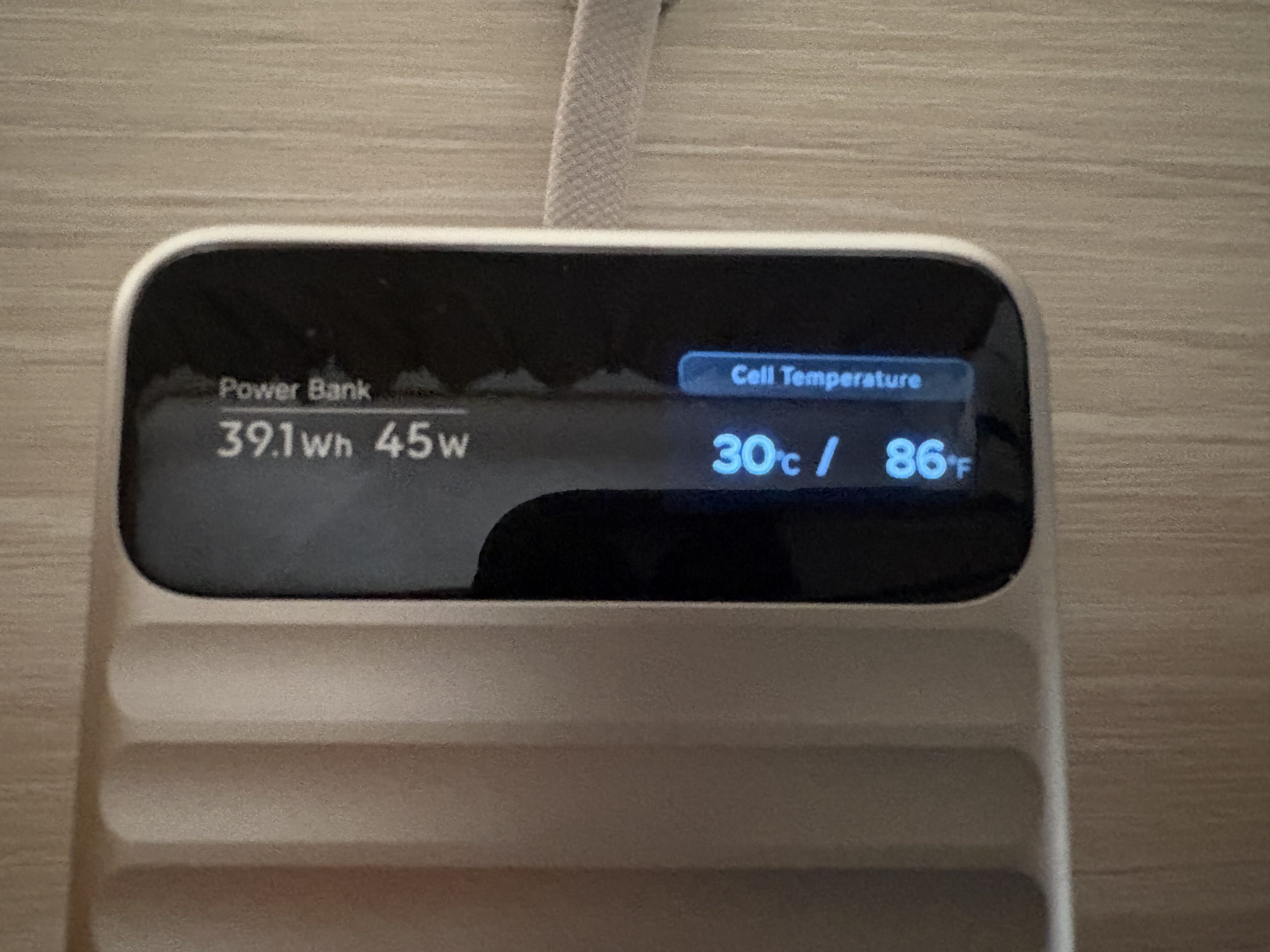 UGREEN Nexode Wavyのセル温度30度表示