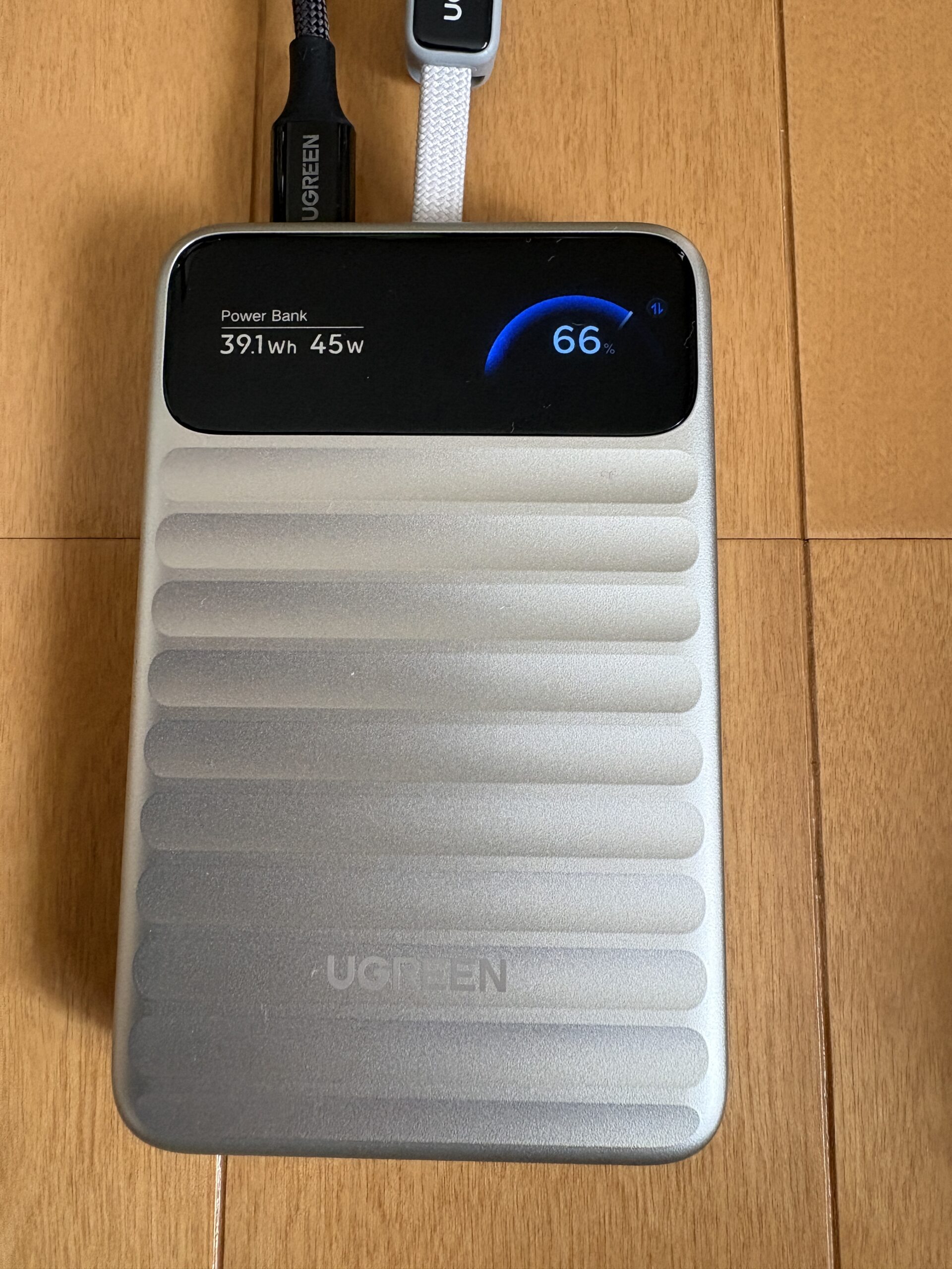 パススルー充電中に青色で表示されるUGREEN Nexode Wavyのゲージ
