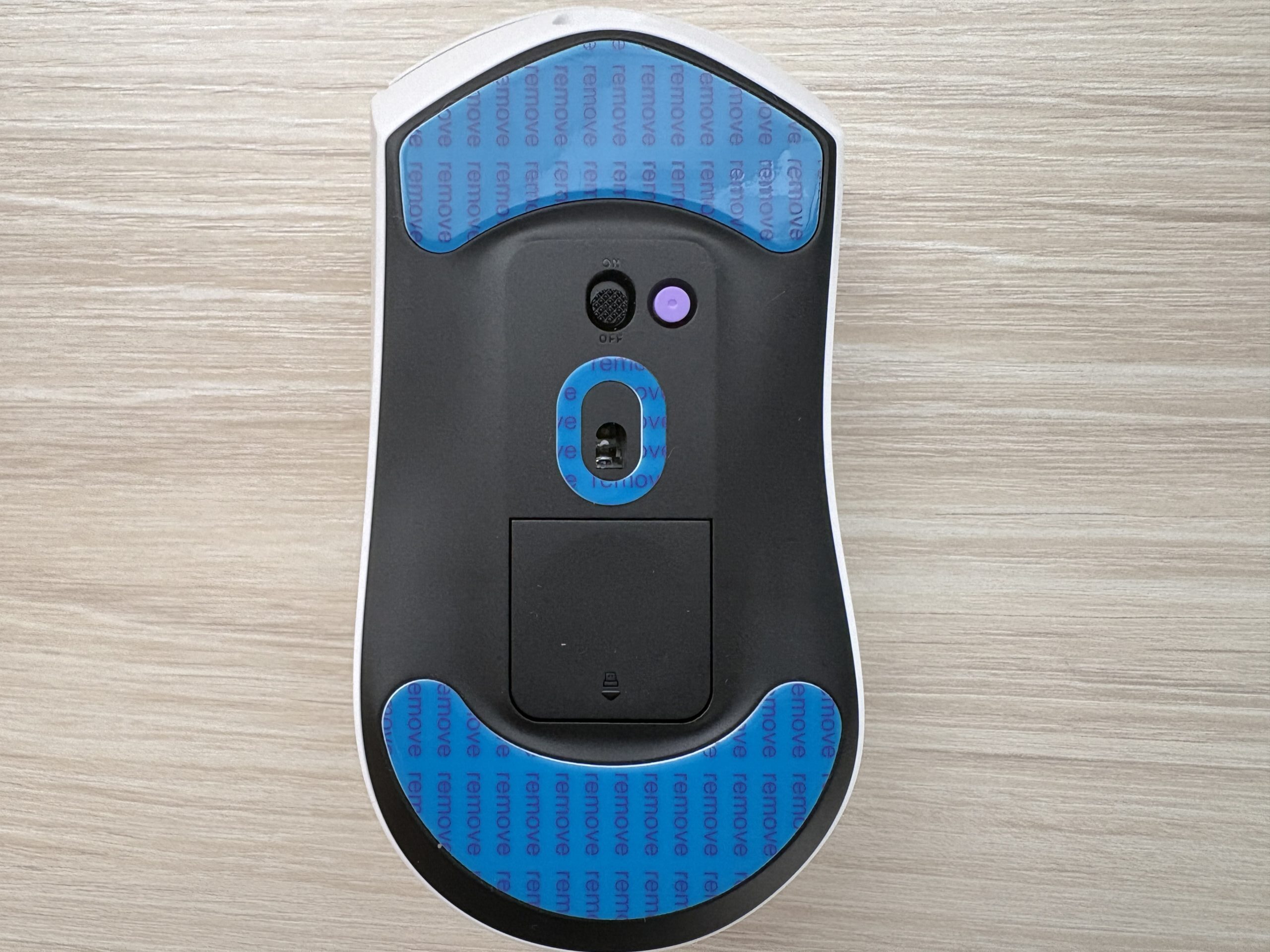 RAPOO VT7の底面とセンサー、ソール
