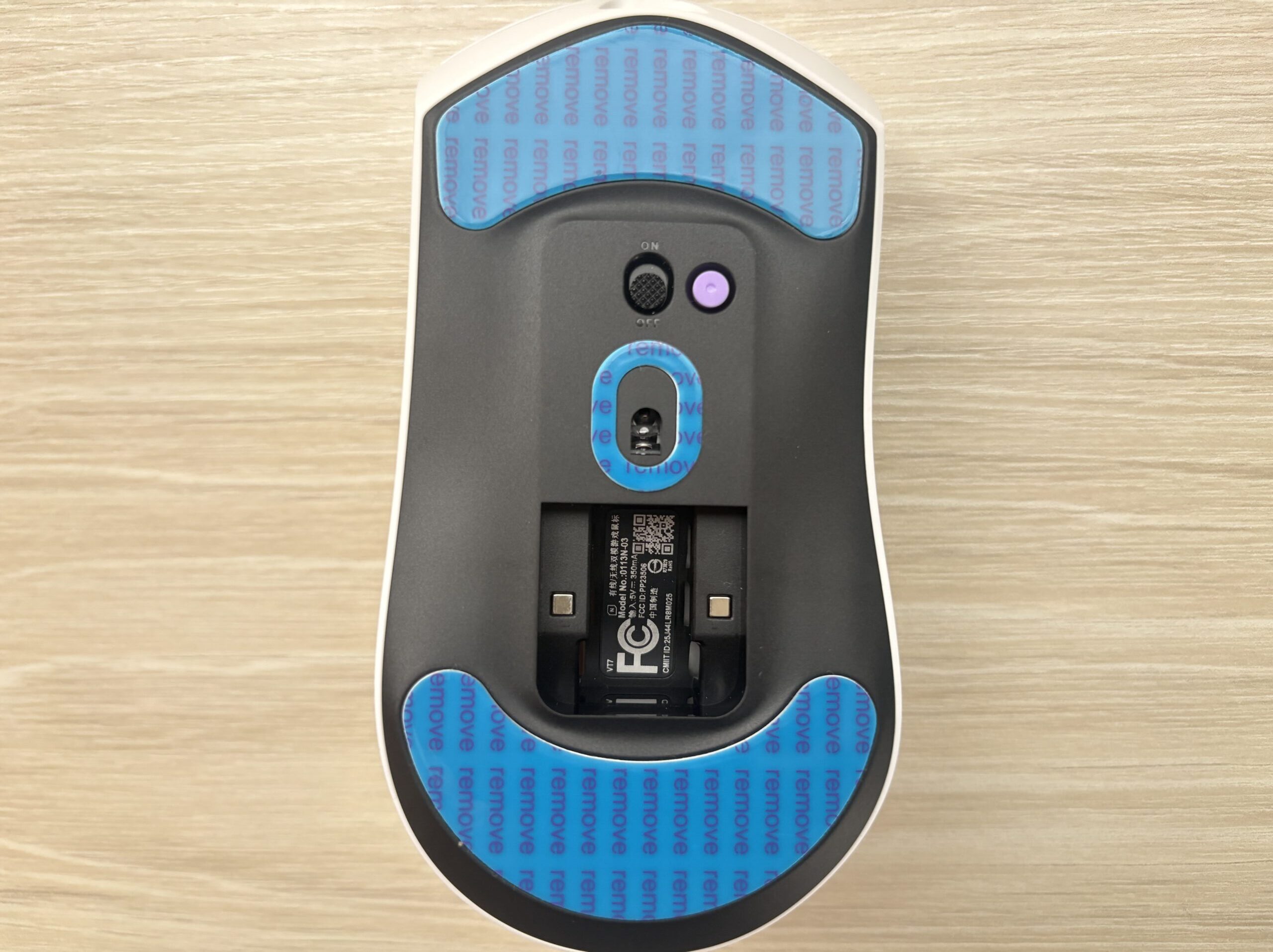 RAPOO VT7のレシーバー収納部を開いた状態