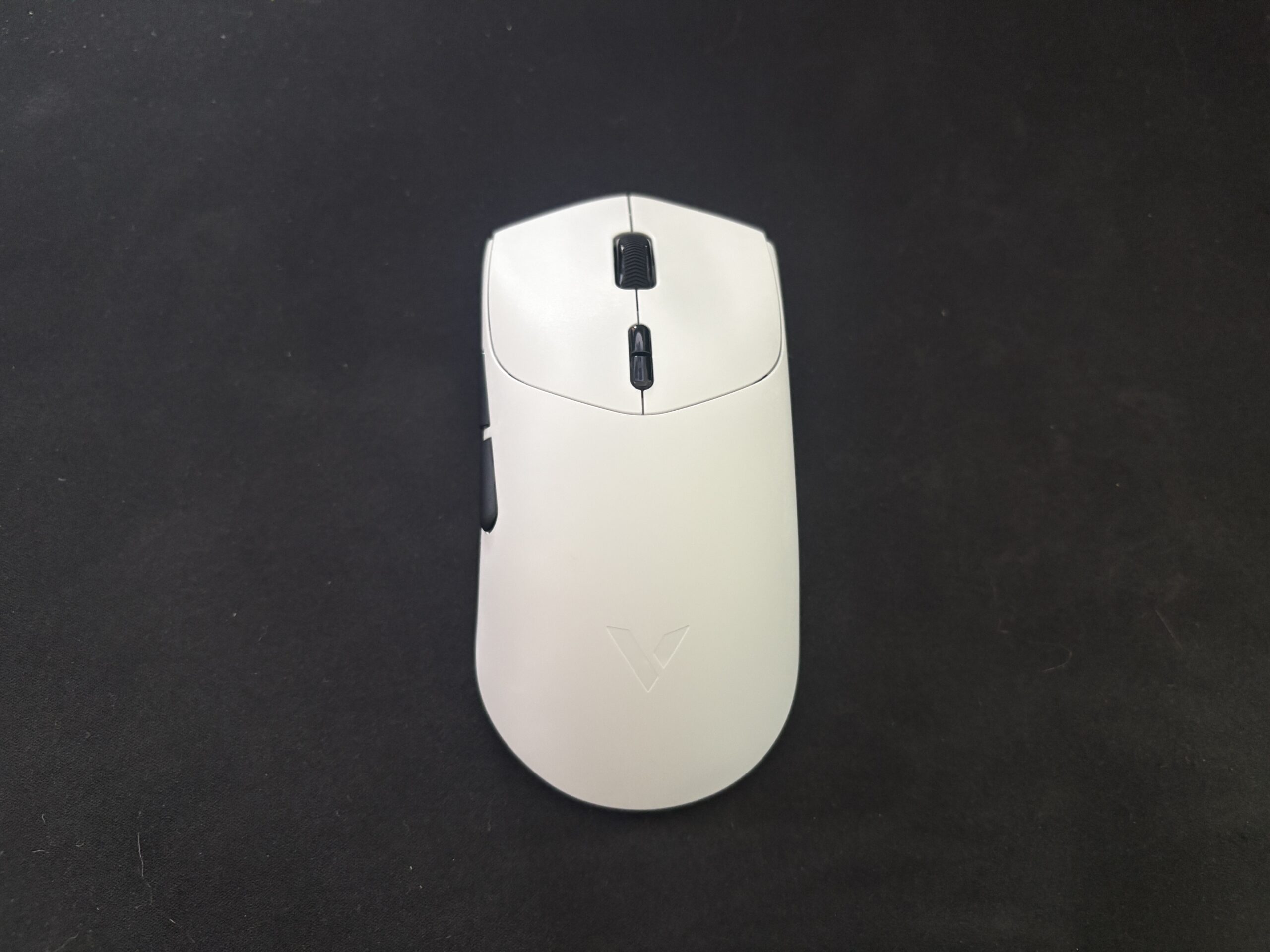 RAPOO VT7 ホワイトの本体上面
