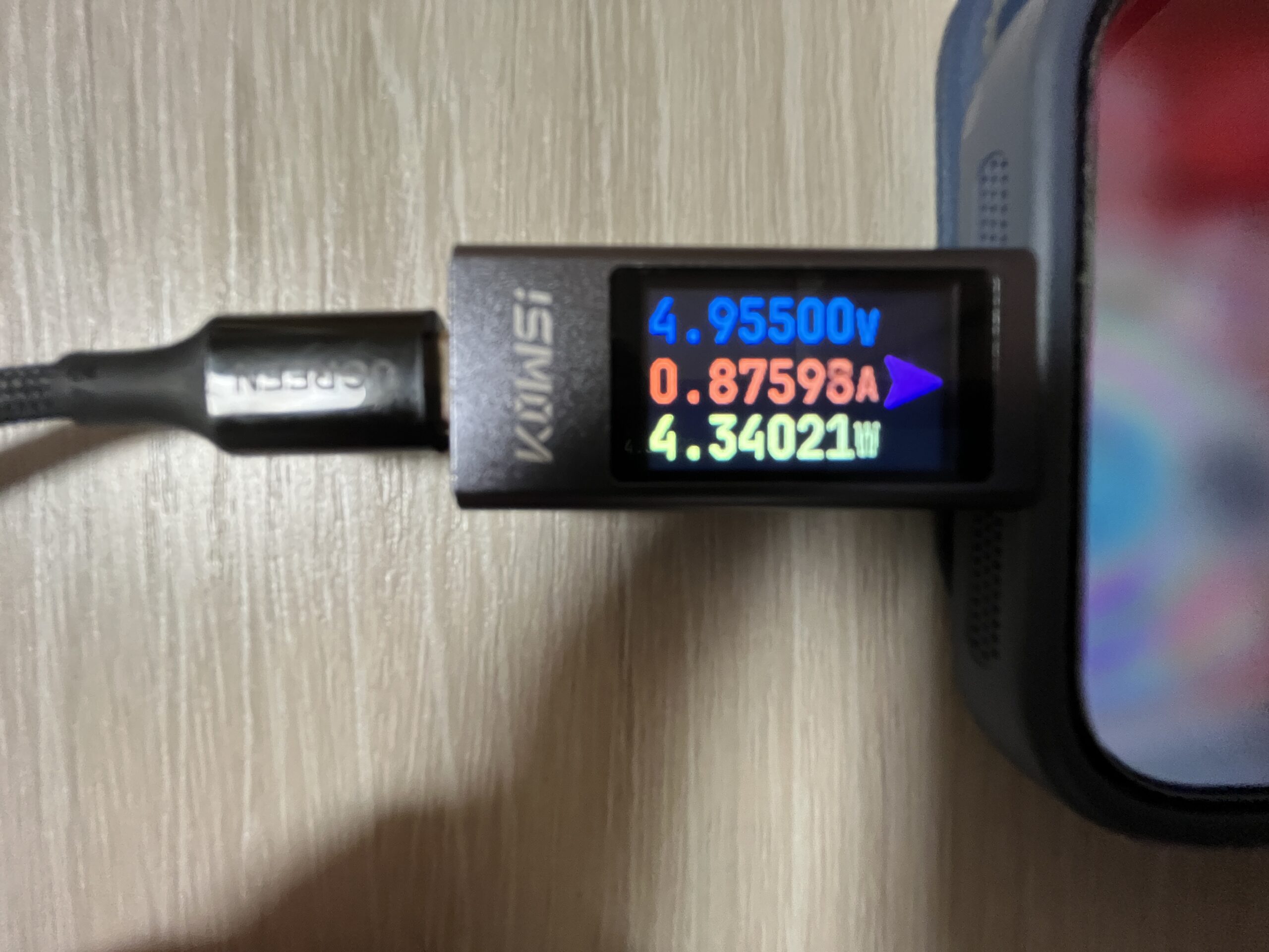 iPhone 16をPHYSCE C1140USのBatteryEcoで充電し約4.34Wを計測した状態