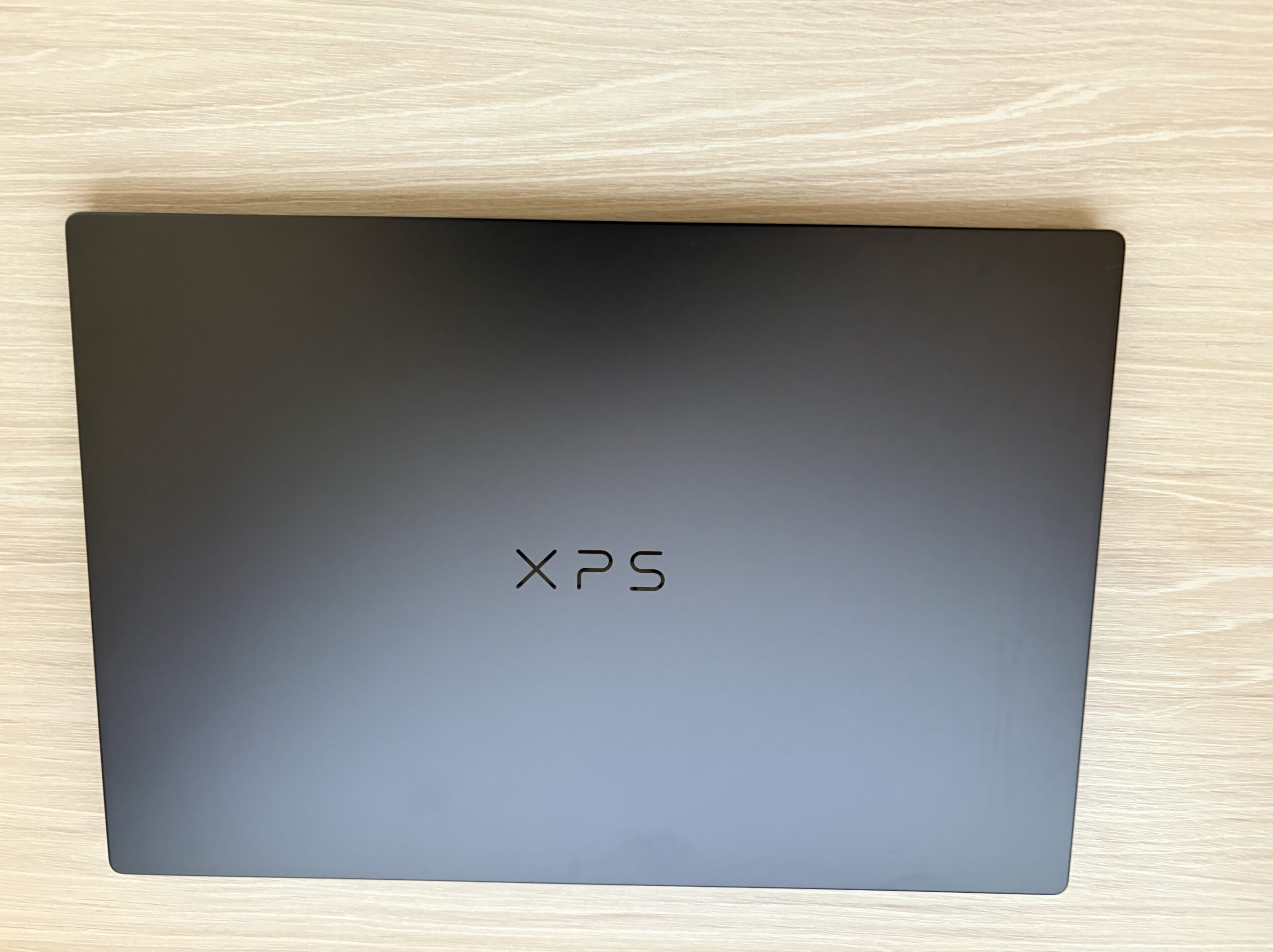 Dell XPS 16 2026の天板とXPSロゴ